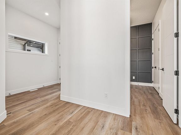 3rd image of 40 Promenade Blvd
