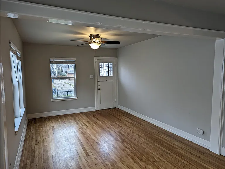 4526 Avenue H — Photo 6