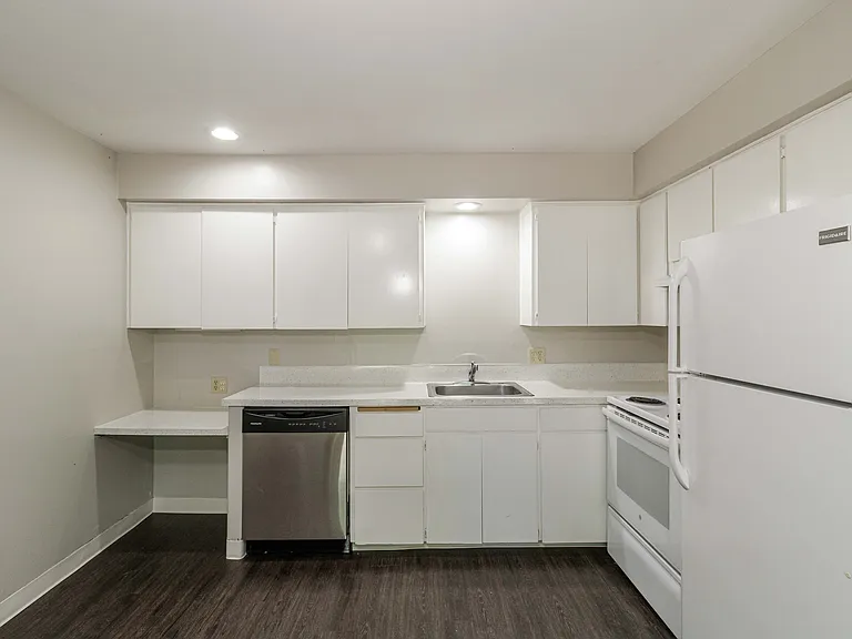 1412 E 1st Ave — Photo 7