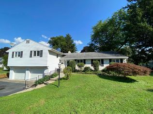 11 Michael Ct, Hudson, NY 12534