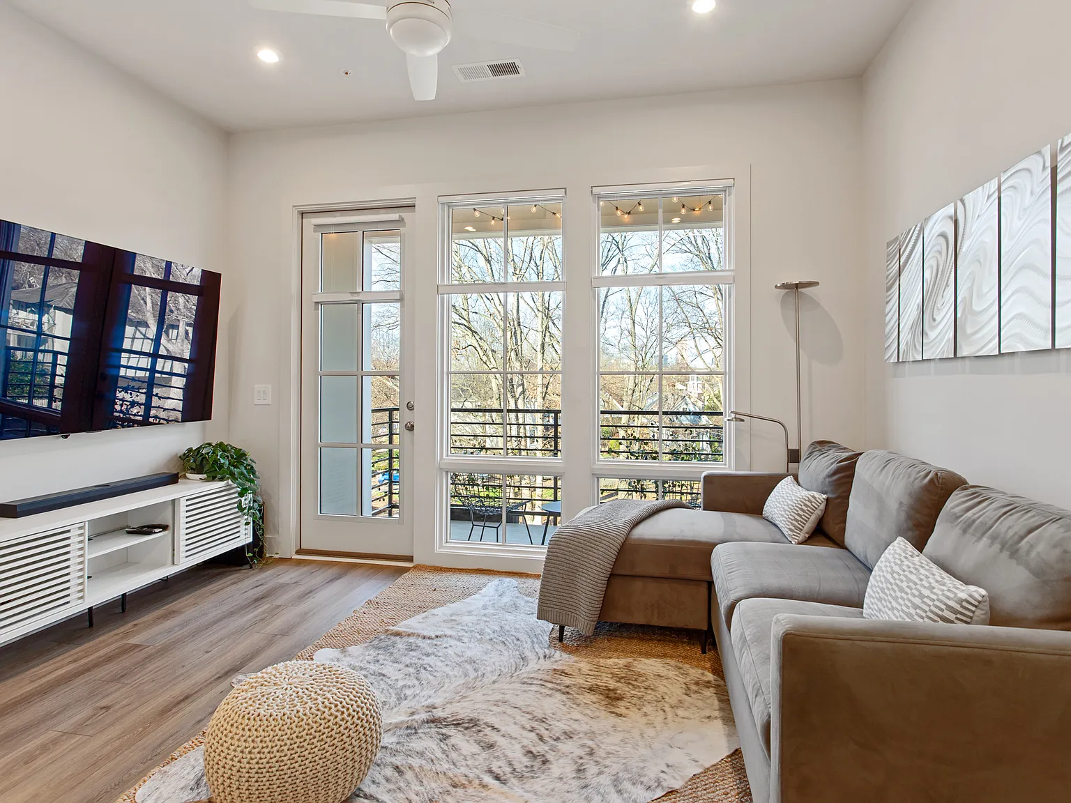 1 bed, 640 sqft, $2,950 — Photo 3
