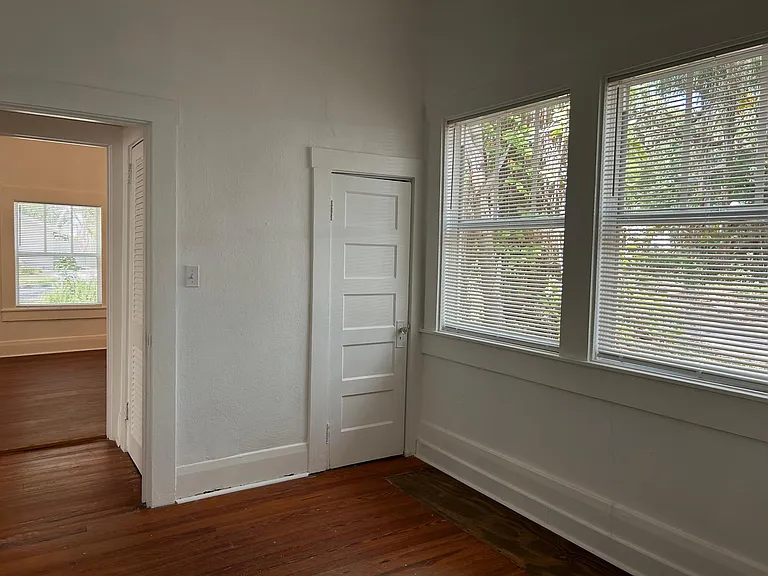 306 W North St #A — Photo 11