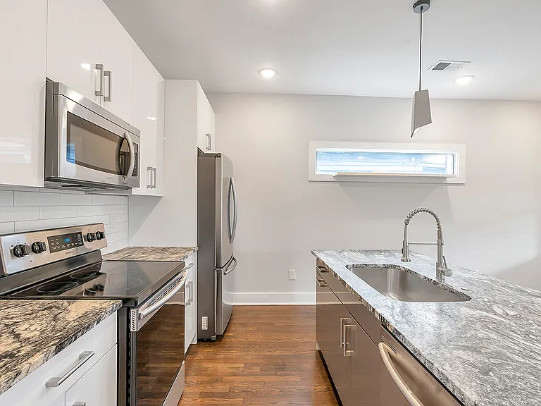 1364 Donnelly Ave SW — Photo 6