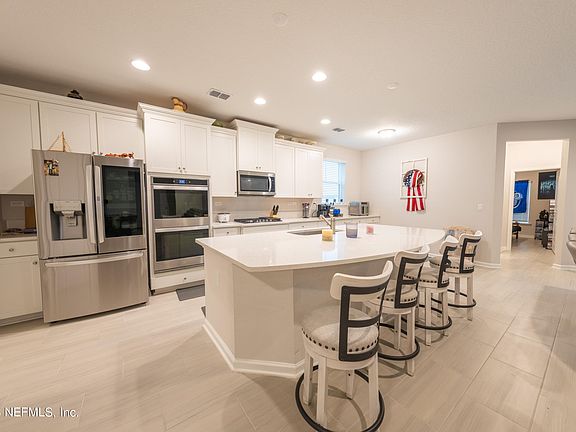 4th image of 95341 CORNFLOWER Drive