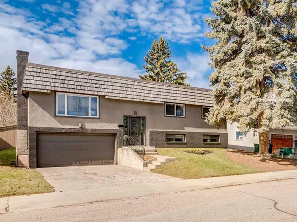 176 NE Mapleburn Dr SE, Calgary, AB T2J 1Y6