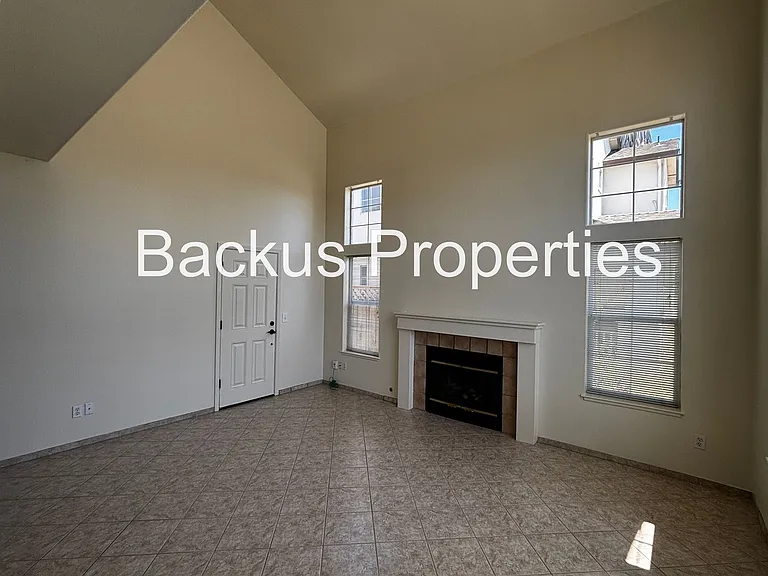1065 Kensington Way — Photo 4