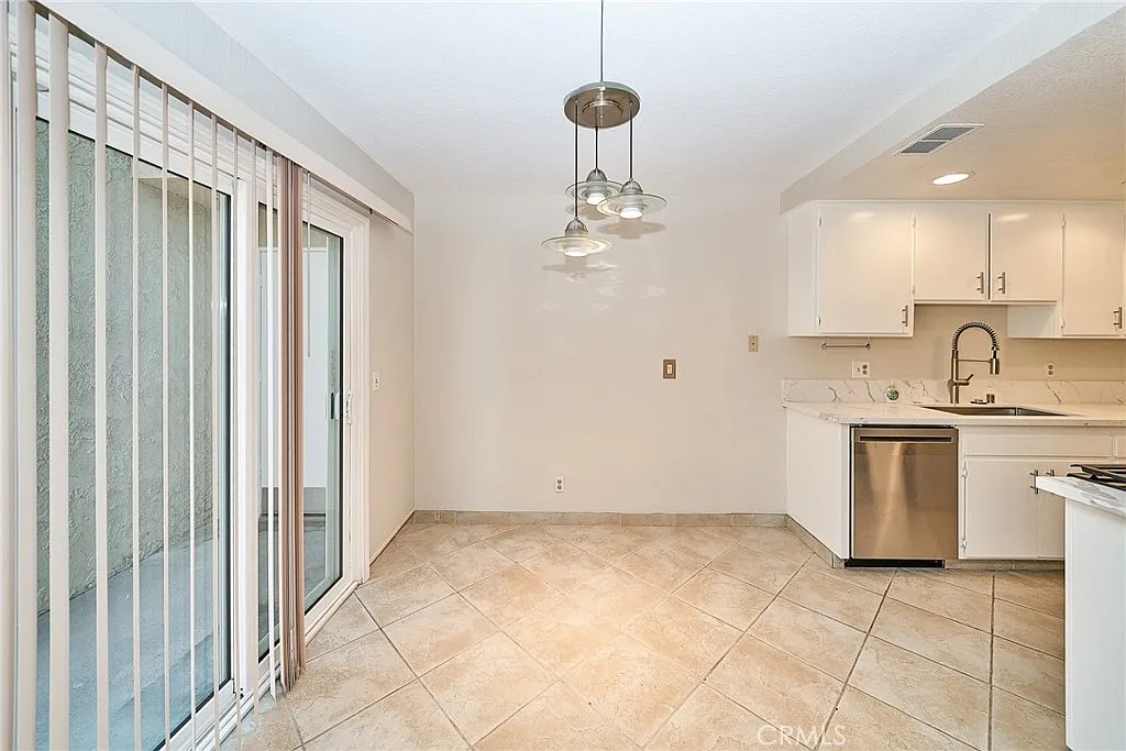 2 bed, 1.5 bath, 904 sqft, $2,850 — Photo 4