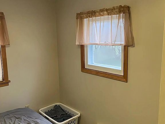 5th image of 808 S 11th St