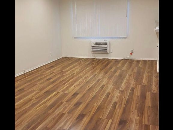 5th image of 16004 Cantlay St