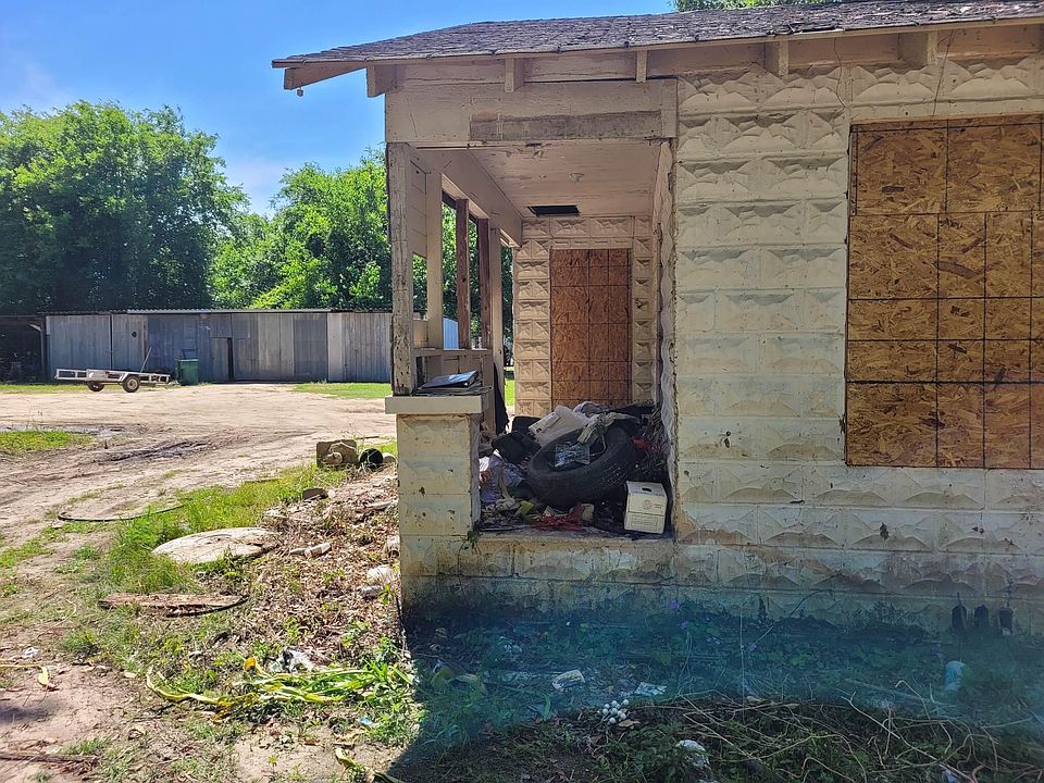 2nd image of 147 E 2nd Ave