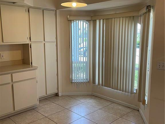 3rd image of 914 Cape Coral Pkwy W