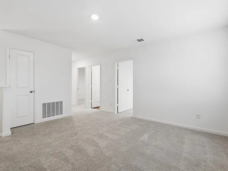 2106 Meadow Park Dr — Photo 12