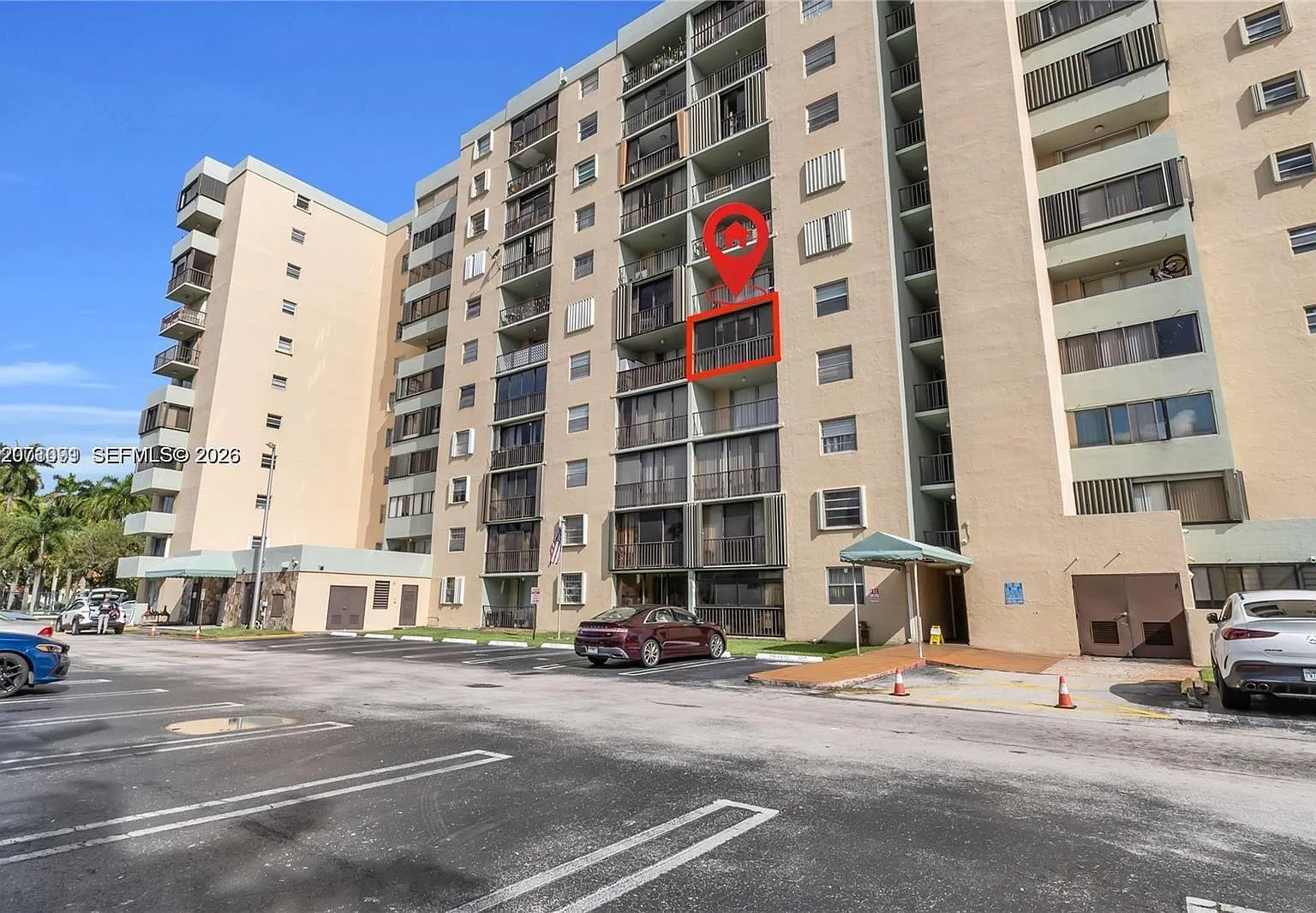Half Moon Towers Condo — Photo 4
