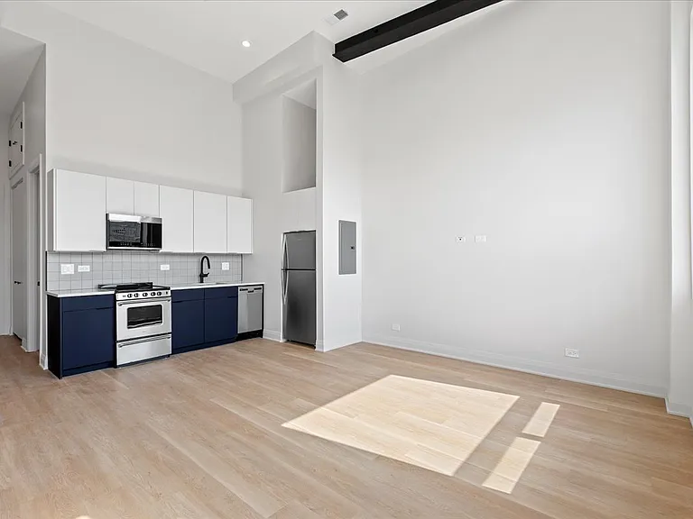 1934 W North Ave #201 — Photo 2