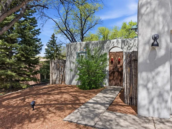 265 Camino De La Sierra, Santa Fe, NM 87501