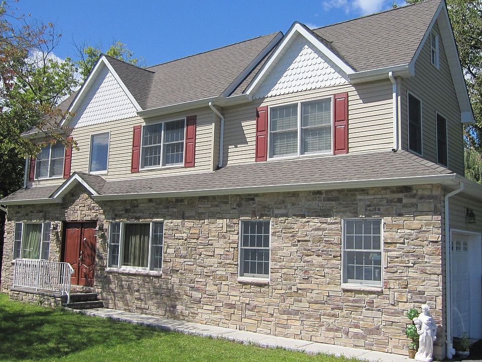 Farmhouse Colonial Front