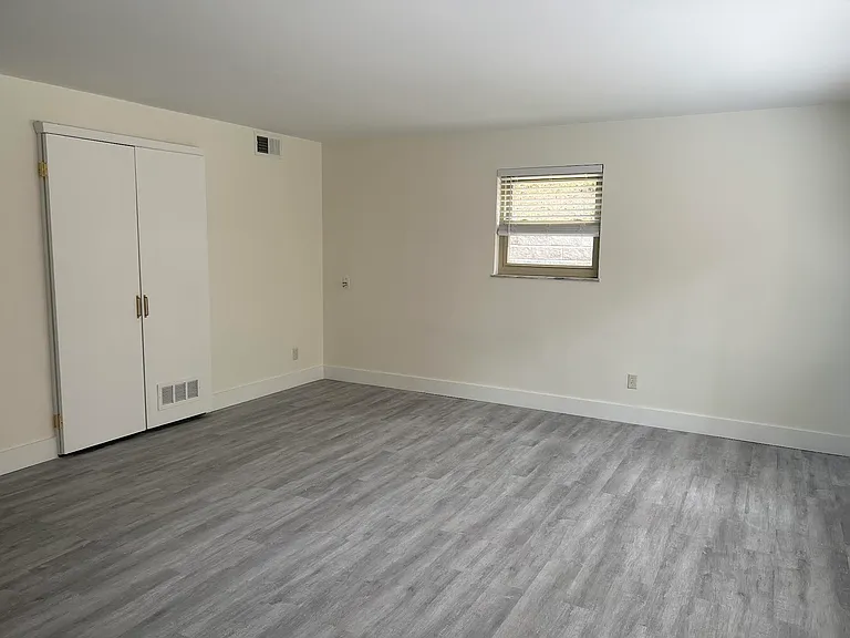 444 Stanley Ave #2 — Photo 5