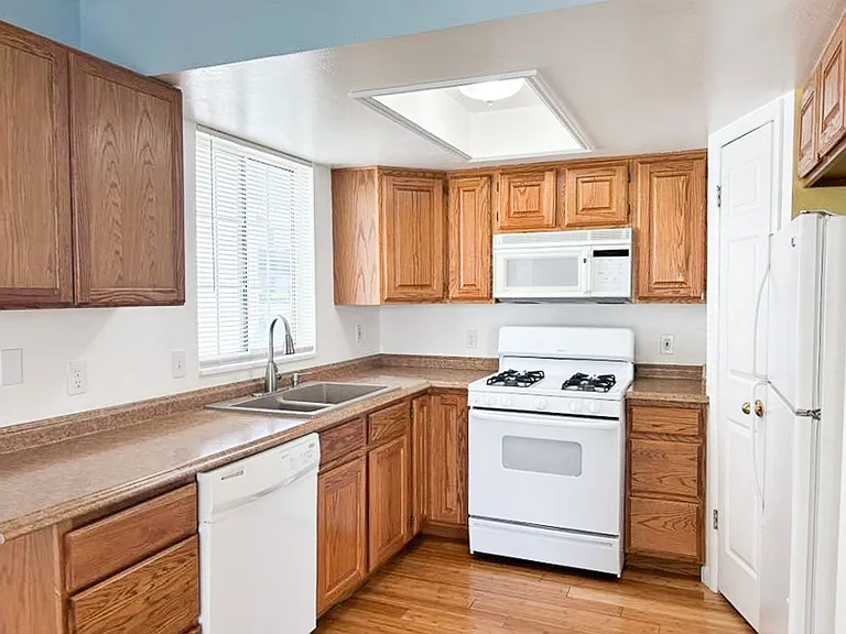 481 N Orem Blvd — Photo 4