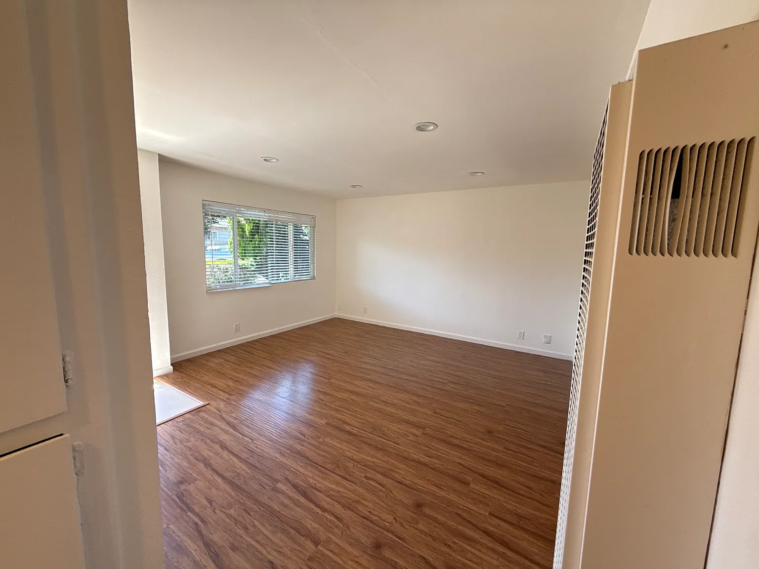 2 bed, 800 sqft, $2,300 — Photo 2