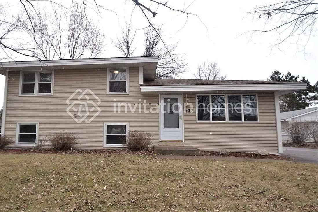 937 Blackoaks Ln Anoka, MN 55303 — Photo 1