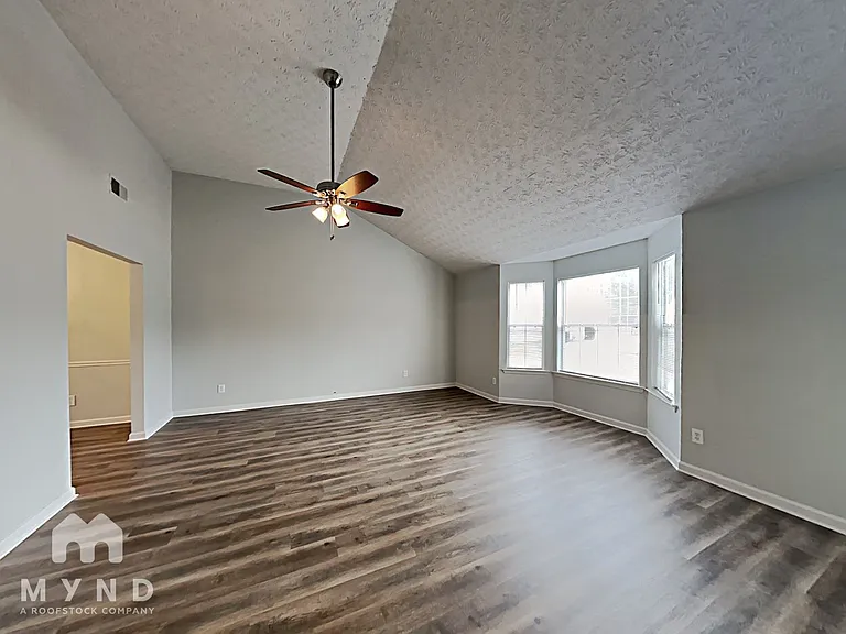 10851 Southshore Ct — Photo 4