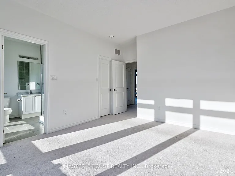 2501 Littlefield Cres — Photo 27
