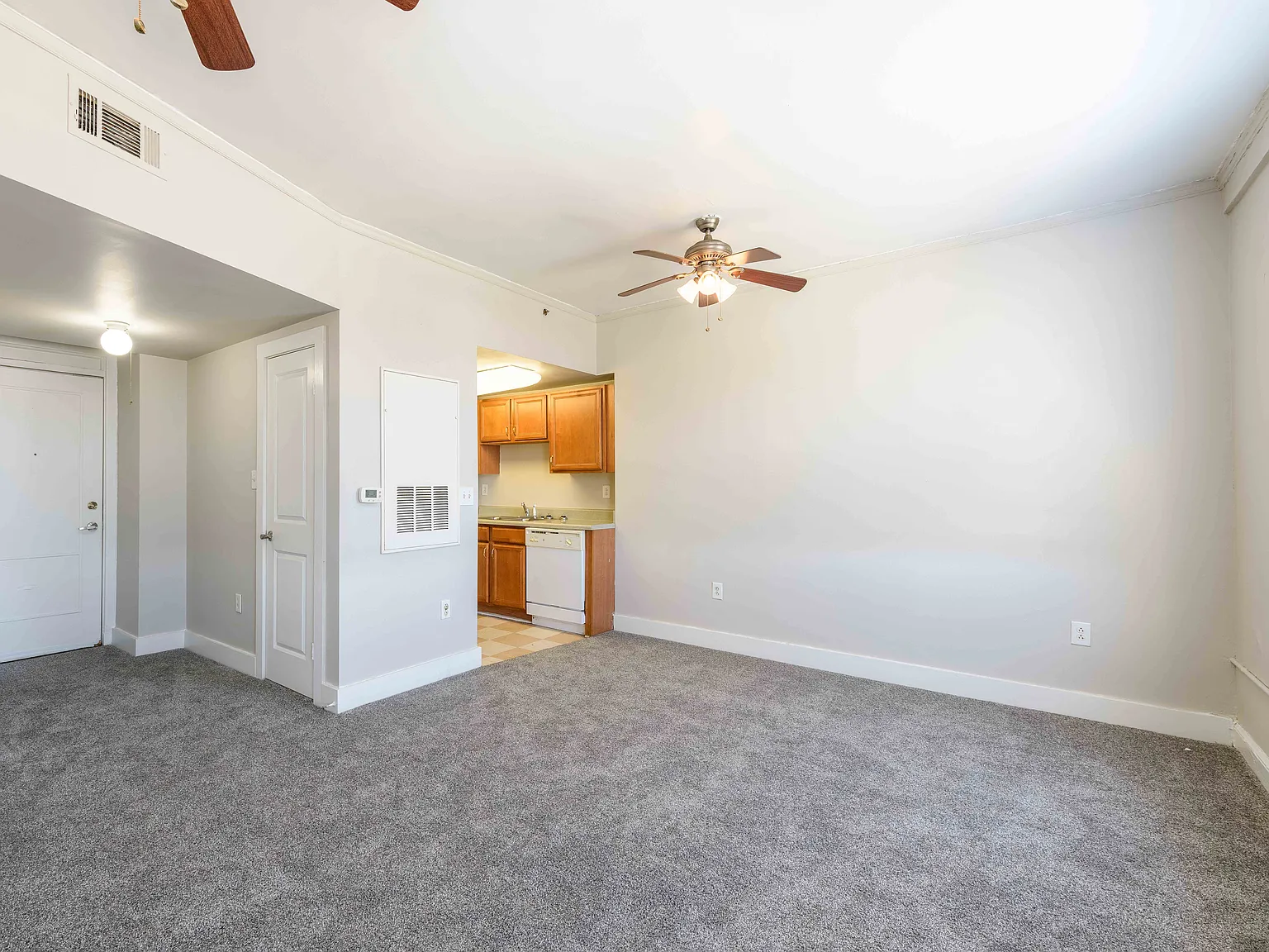 Kinston Hotel Apartments — Photo 3