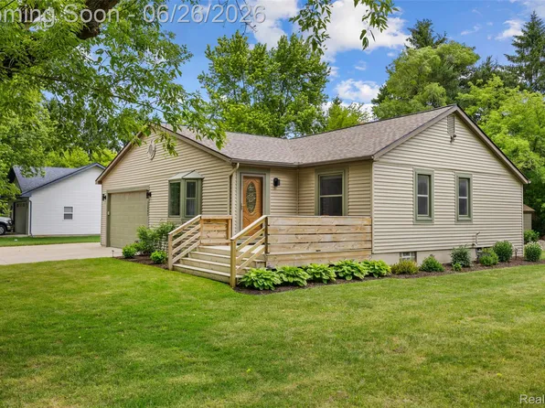 11997 Ruth St, South Lyon, MI 48178
