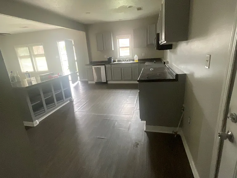 137 Sivley Ave — Photo 8