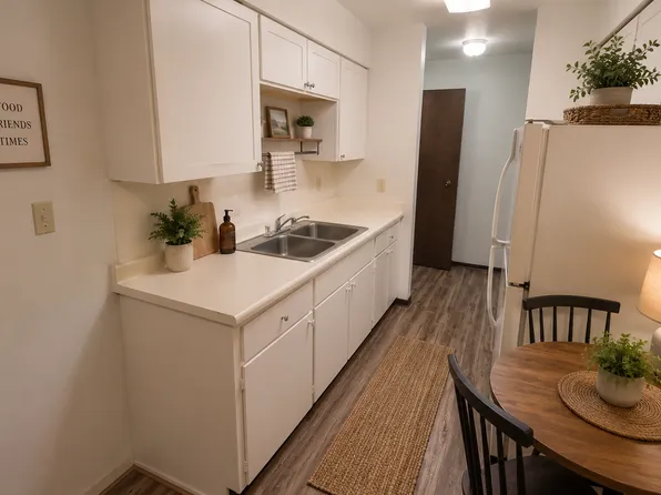 Carriage Manor Apartments
