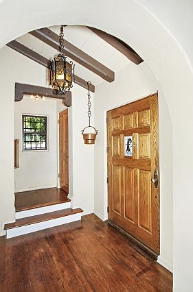 4th image of 3119 Hollyridge Dr