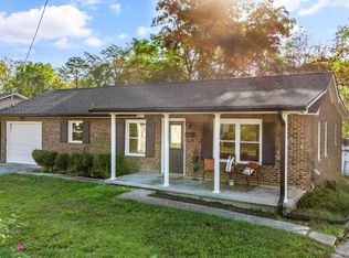 206 Bunker Ln, Oak Ridge, TN 37830