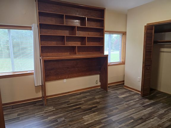Den/office
Large closet