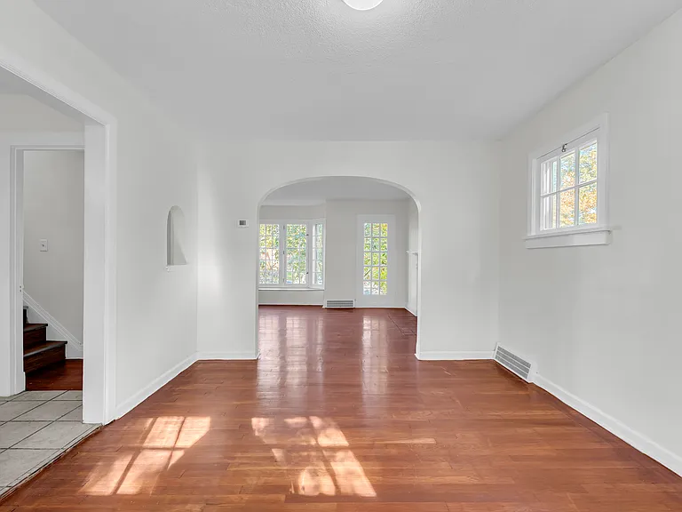 3630 Bainbridge Rd — Photo 5