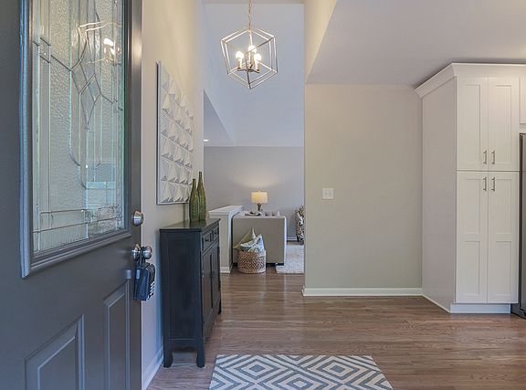 3rd image of 2540 Bel Air Dr