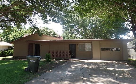 2nd image of 1802 Glengarry Dr