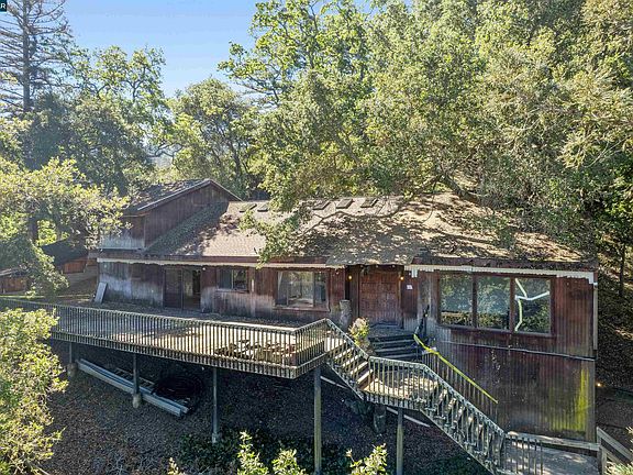 2nd image of 3391 Woodview Dr