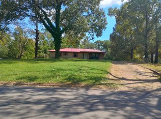 1004 W Reagan St, Palestine, TX 75801