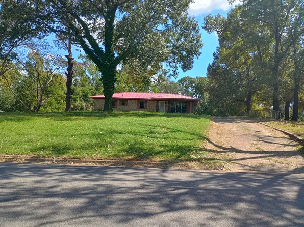 1004 W Reagan St, Palestine, TX 75801