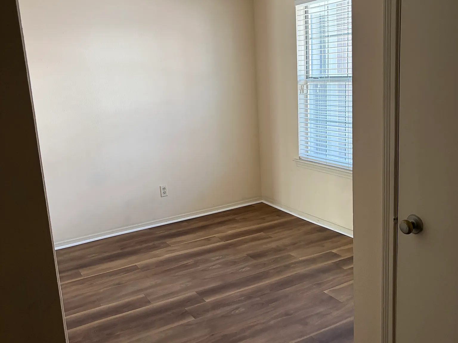 3 bed, 2.5 bath, 1206 sqft, $1,400 — Photo 3