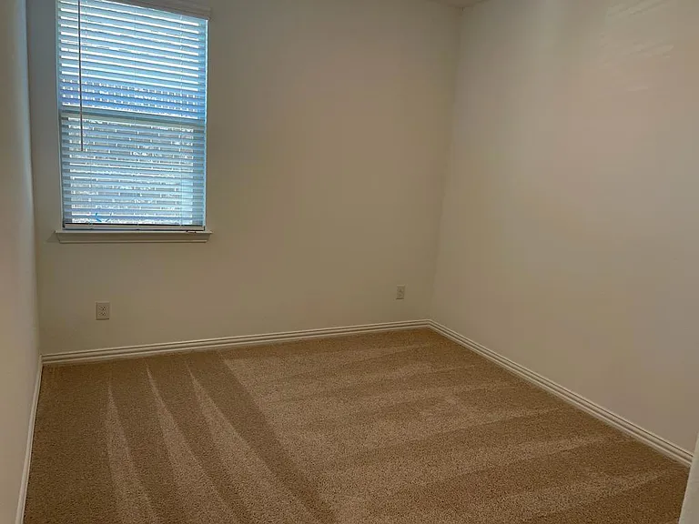 1115 Mahogany Ln — Photo 14