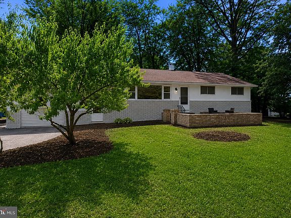 2nd image of 422 Privet Rd