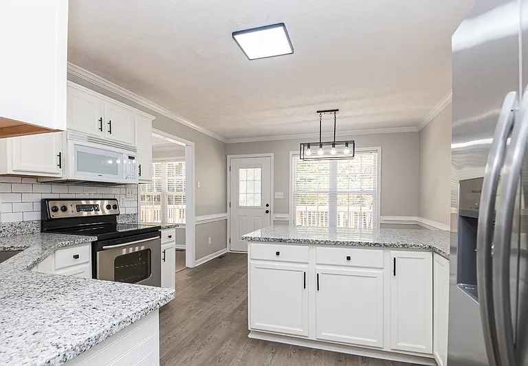 3401 Connection Dr — Photo 2