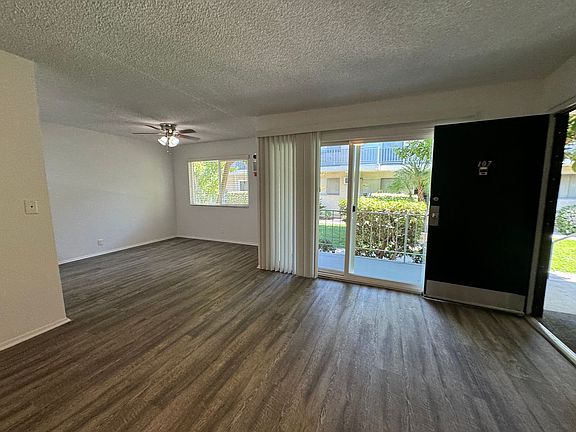 5th image of 20317 Saticoy St #95107