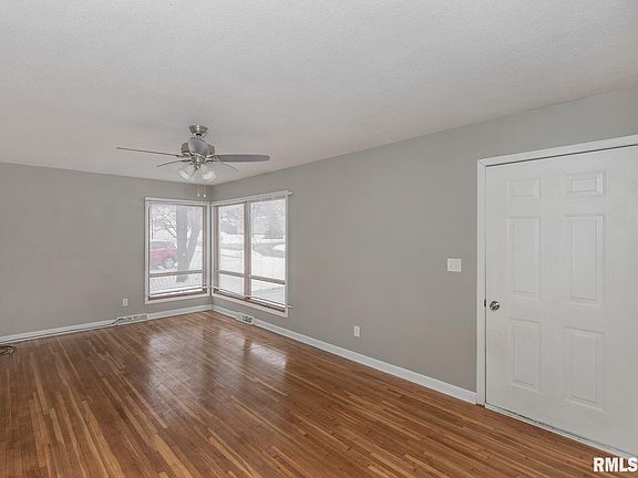4th image of 1007 Hillside Dr