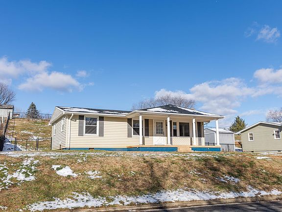 3rd image of 184 Hillside Dr