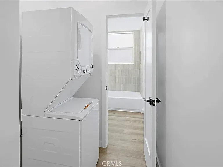1827 E 4th St #2 — Photo 14
