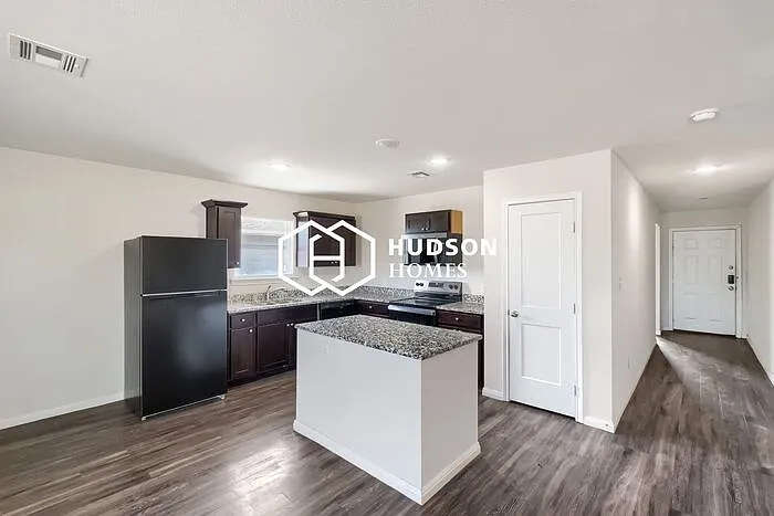 310 Zenith Ave — Photo 6