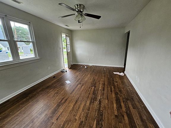 2nd image of 525 Westwood Blvd NW