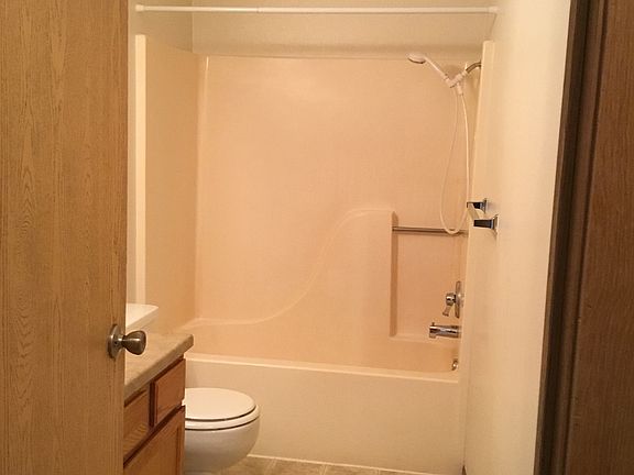 Bathroom tub_09102021